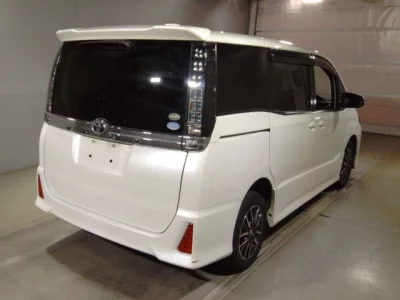 Toyota VOXY  с аукциона в Японии