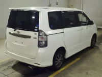 Toyota NOAH лот № 7100 оценка R  с аукциона в Японии 1