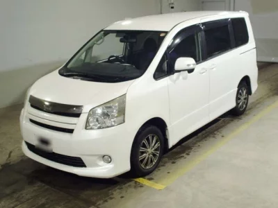 Toyota NOAH  с аукциона в Японии