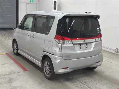 Mitsubishi DELICA D2  с аукциона в Японии