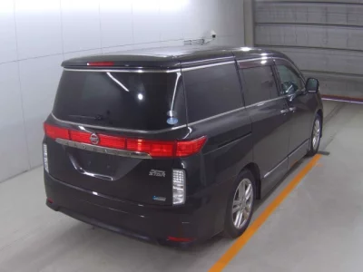 Nissan ELGRAND  с аукциона в Японии
