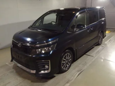 Toyota VOXY  с аукциона в Японии