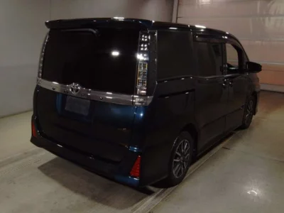 Toyota VOXY  с аукциона в Японии