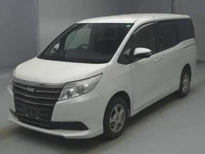 Toyota NOAH  с аукциона в Японии