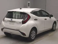 Toyota AQUA лот № 82066 оценка 4  с аукциона в Японии 1