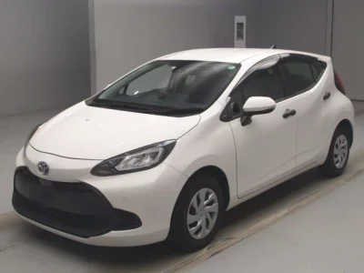 Toyota AQUA  с аукциона в Японии