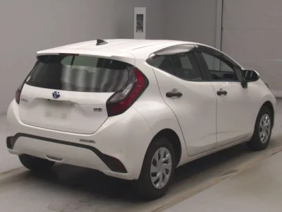 Toyota AQUA  с аукциона в Японии