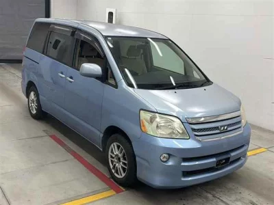 Toyota NOAH  с аукциона в Японии