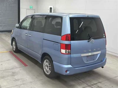 Toyota NOAH  с аукциона в Японии