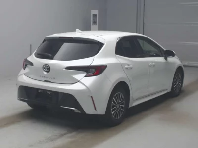 Toyota COROLLA SPORT  с аукциона в Японии