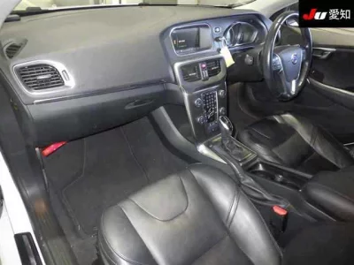 Volvo V40  с аукциона в Японии