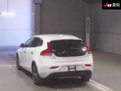 Volvo V40  с аукциона в Японии