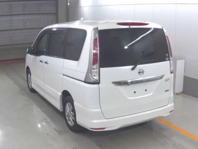 Nissan SERENA  с аукциона в Японии