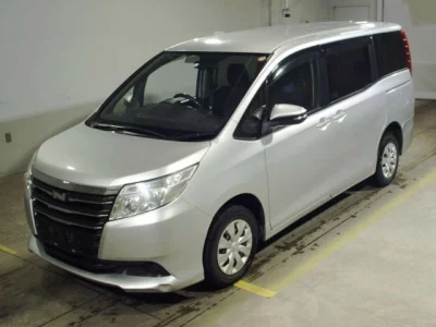 Toyota NOAH  с аукциона в Японии