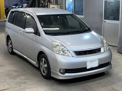 Toyota ISIS  с аукциона в Японии