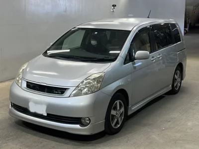 Toyota ISIS  с аукциона в Японии