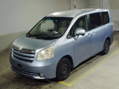 Toyota NOAH  с аукциона в Японии