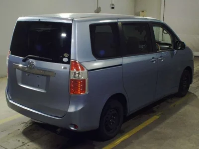 Toyota NOAH  с аукциона в Японии