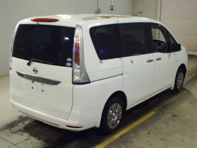 Nissan SERENA  с аукциона в Японии