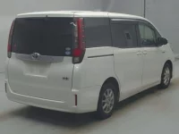 Toyota NOAH лот № 72085 оценка 3.5  с аукциона в Японии 1