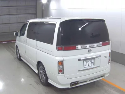 Nissan ELGRAND  с аукциона в Японии