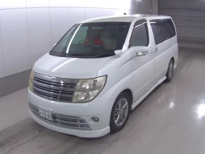 Nissan ELGRAND  с аукциона в Японии