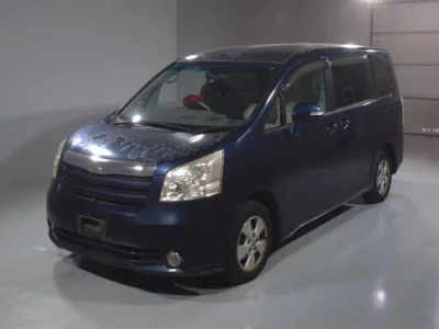 Toyota NOAH  с аукциона в Японии