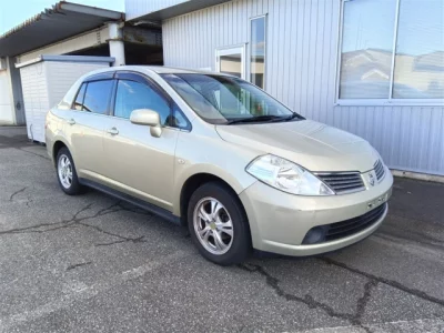 Nissan TIIDA LATIO  с аукциона в Японии