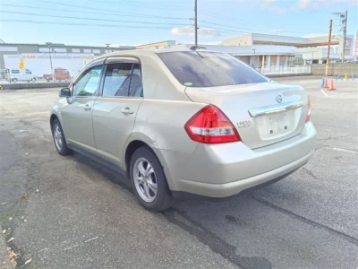 Nissan TIIDA LATIO  с аукциона в Японии