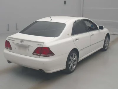 Toyota CROWN  с аукциона в Японии