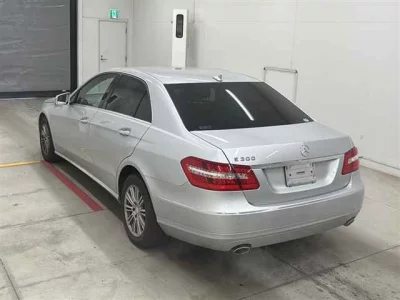Mercedes-Benz E CLASS  с аукциона в Японии