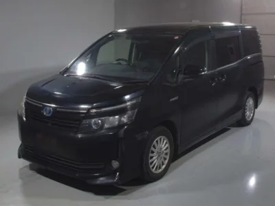 Toyota VOXY  с аукциона в Японии