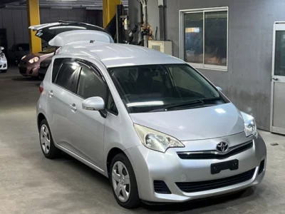 Toyota RACTIS  с аукциона в Японии