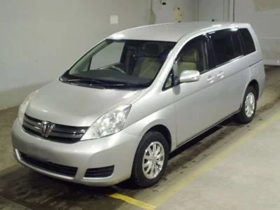 Toyota ISIS  с аукциона в Японии