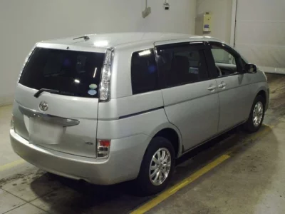 Toyota ISIS  с аукциона в Японии