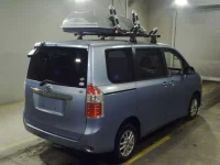 Toyota NOAH лот № 7194 оценка R  с аукциона в Японии 1