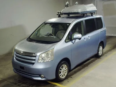 Toyota NOAH  с аукциона в Японии