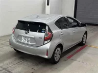 Toyota AQUA лот № 30009 оценка 3.5  с аукциона в Японии 4