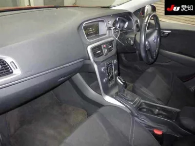 Volvo V40  с аукциона в Японии