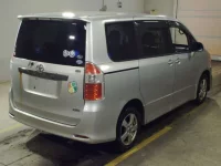 Toyota NOAH лот № 7213 оценка RA  с аукциона в Японии 1