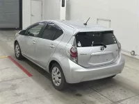 Toyota AQUA лот № 30021 оценка 4  с аукциона в Японии 1