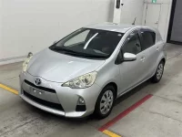 Toyota AQUA лот № 30021 оценка 4  с аукциона в Японии 3