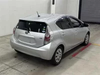 Toyota AQUA лот № 30021 оценка 4  с аукциона в Японии 4