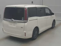 Toyota NOAH лот № 70090 оценка RA  с аукциона в Японии 1