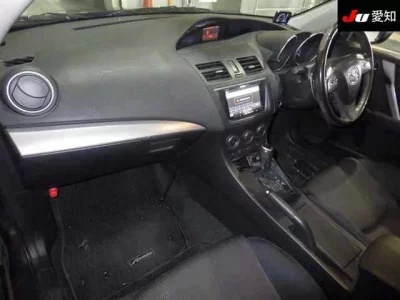 Mazda AXELA  с аукциона в Японии