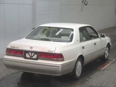Toyota CROWN  с аукциона в Японии