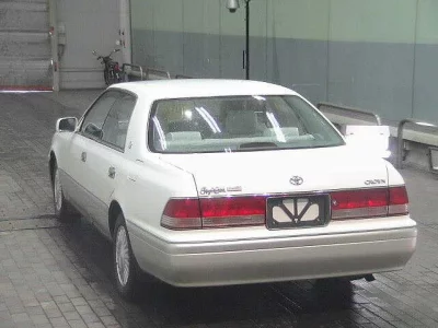 Toyota CROWN  с аукциона в Японии