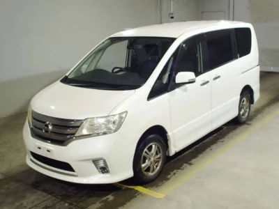 Nissan SERENA  с аукциона в Японии