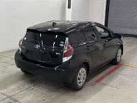 Toyota AQUA лот № 30025 оценка R  с аукциона в Японии 4