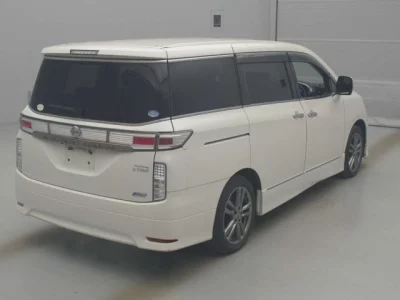 Nissan ELGRAND  с аукциона в Японии